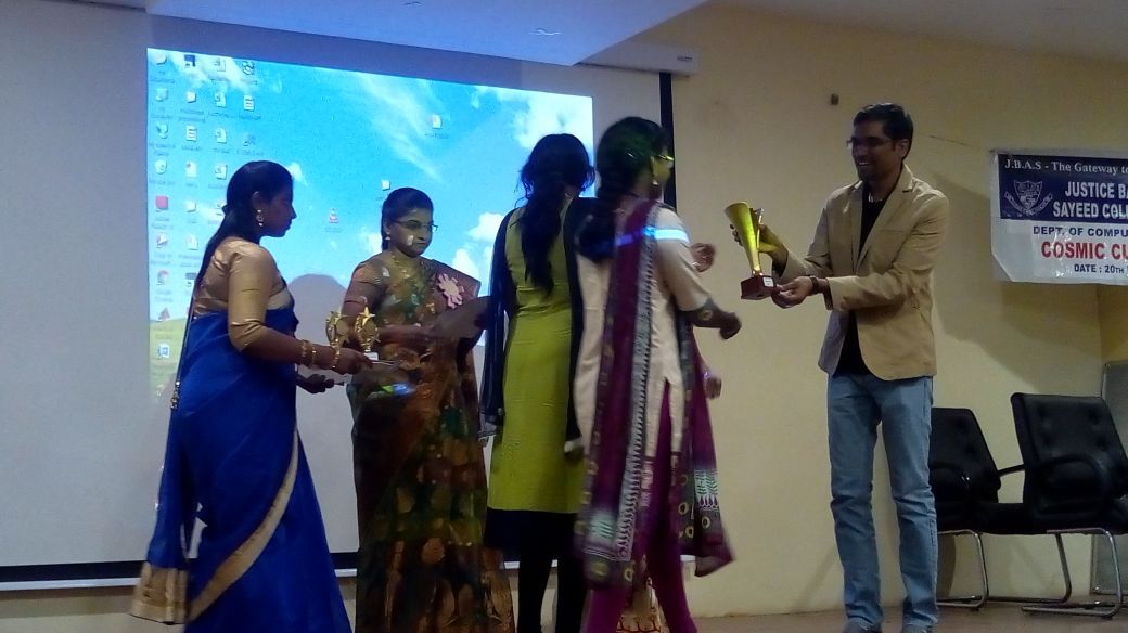 Ananth Sivagnanam, CEO, Diverse Brains, distributing prizes